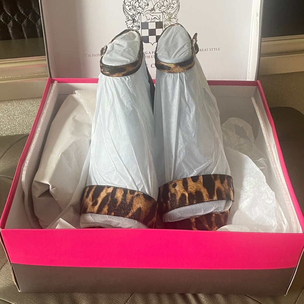 NEW IN BOX!! Vince Camuto Leopard Print Calf Hair Heels SZ 8M - Picture 5 of 5